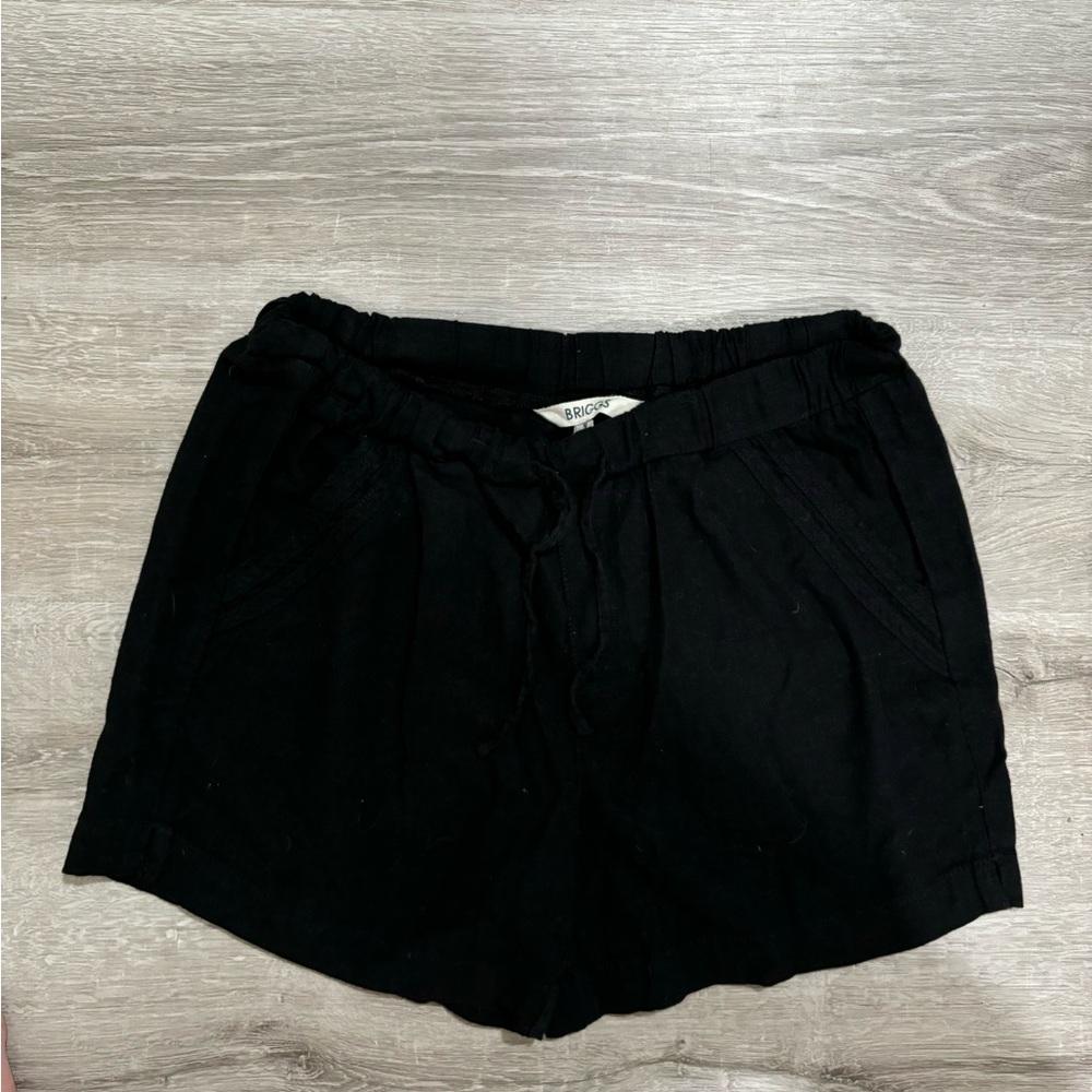 Women’s black flowy material shorts